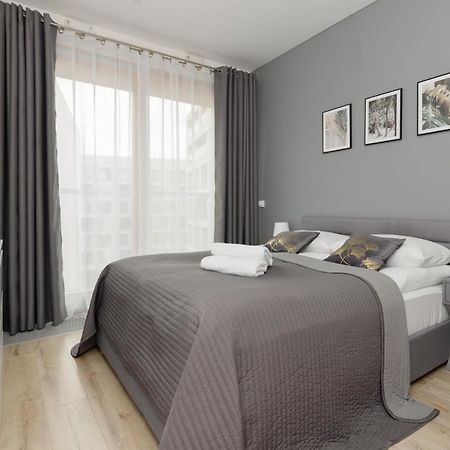 Cozy Apartments With Parking In The 19Th District By Noclegi Renters 华沙 外观 照片