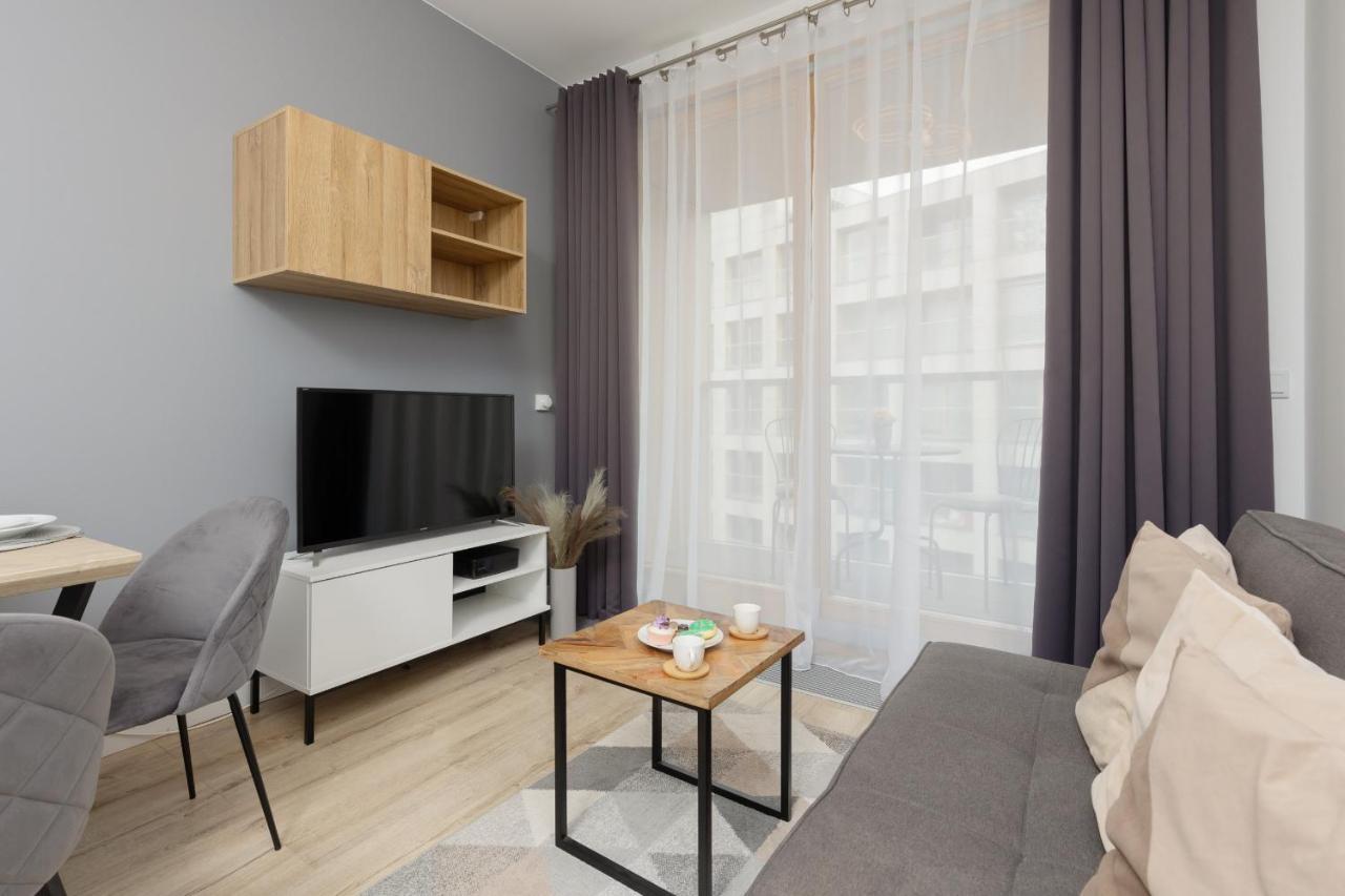 Cozy Apartments With Parking In The 19Th District By Noclegi Renters 华沙 外观 照片