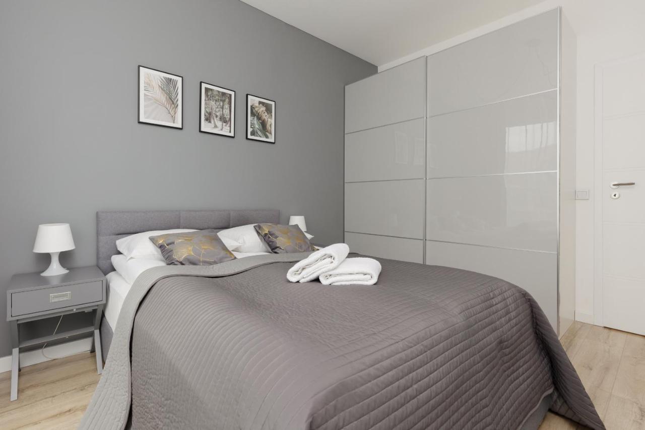 Cozy Apartments With Parking In The 19Th District By Noclegi Renters 华沙 外观 照片