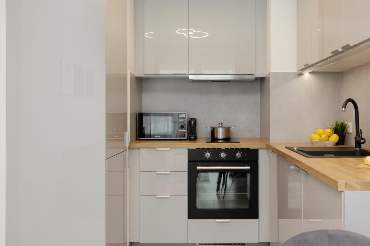 Cozy Apartments With Parking In The 19Th District By Noclegi Renters 华沙 外观 照片