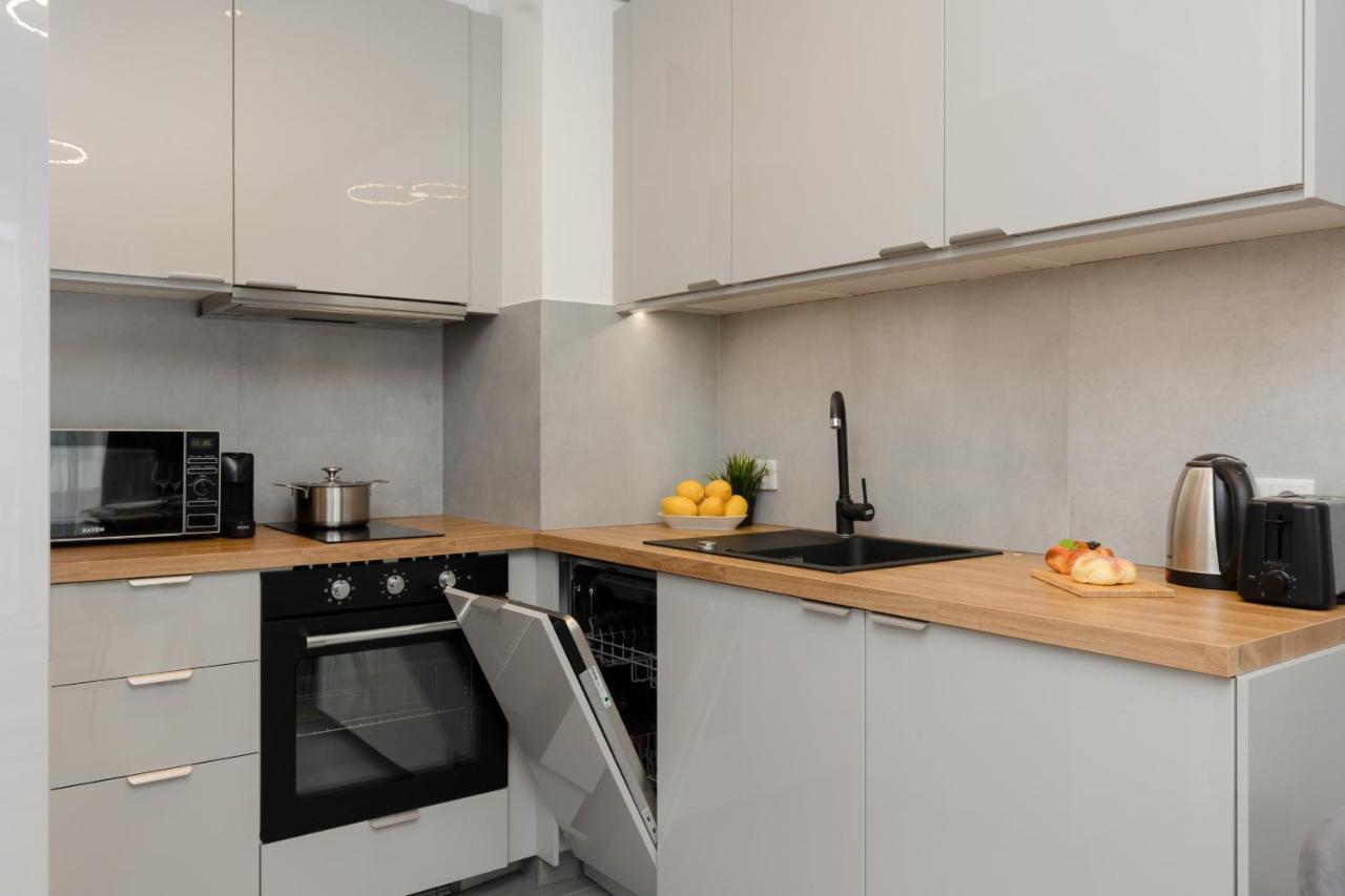 Cozy Apartments With Parking In The 19Th District By Noclegi Renters 华沙 外观 照片