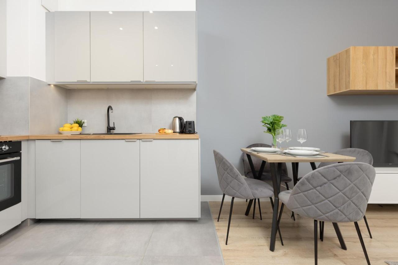Cozy Apartments With Parking In The 19Th District By Noclegi Renters 华沙 外观 照片