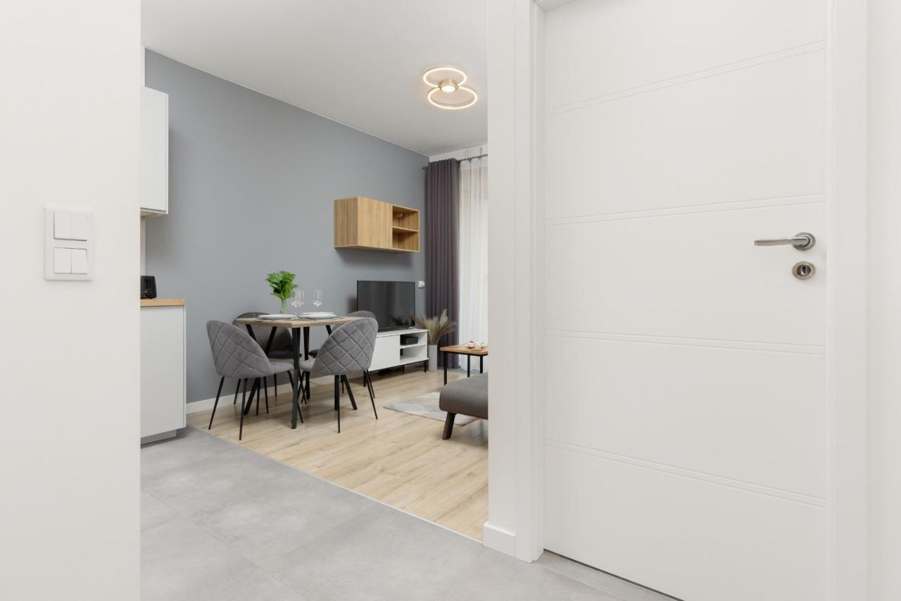 Cozy Apartments With Parking In The 19Th District By Noclegi Renters 华沙 外观 照片