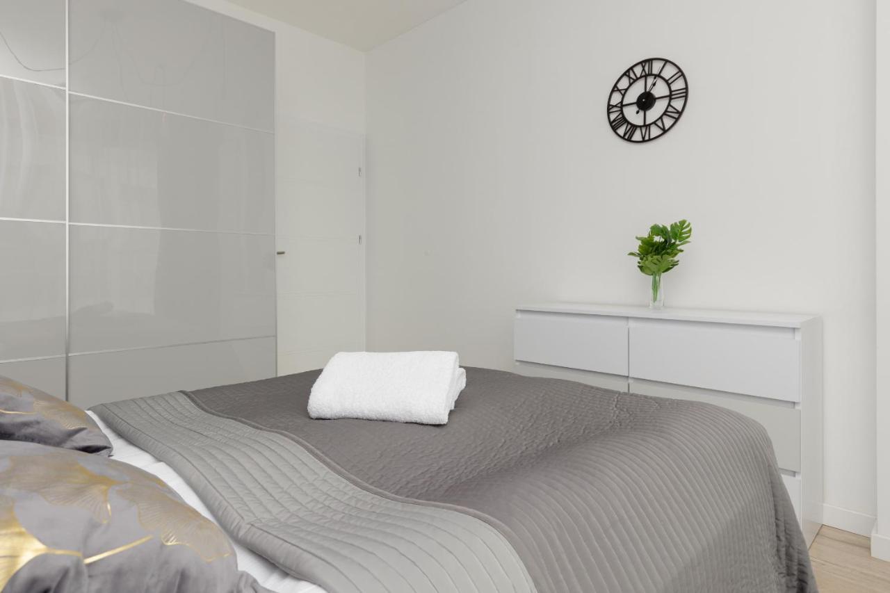 Cozy Apartments With Parking In The 19Th District By Noclegi Renters 华沙 外观 照片