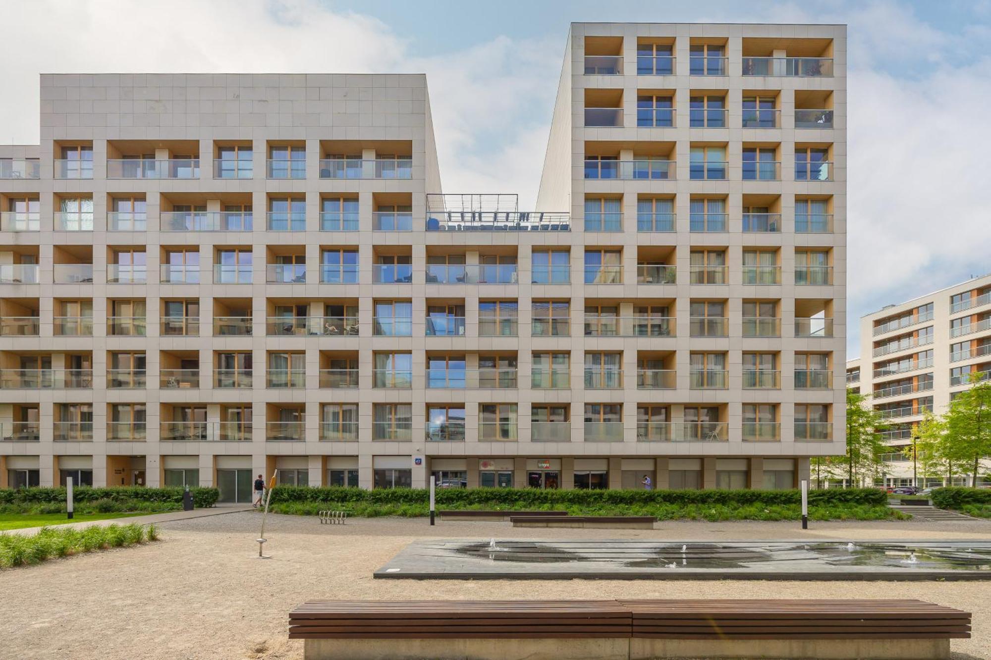 Cozy Apartments With Parking In The 19Th District By Noclegi Renters 华沙 外观 照片